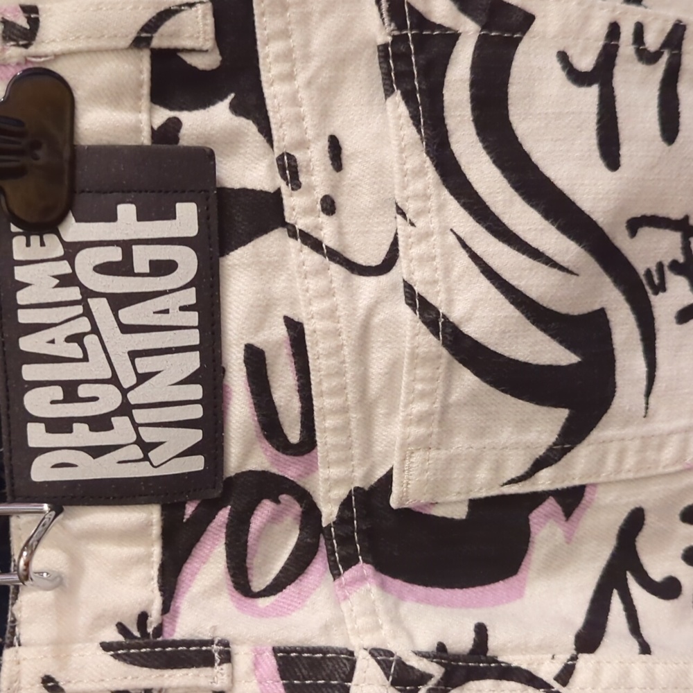 Reclaimed Vintage High Rise Graffiti Jeans White Black Lilac - Picture 9 of 11